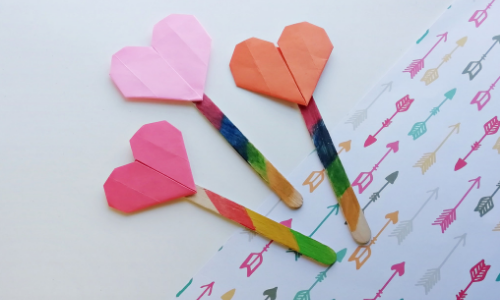 https://thatkidscraftsite.com/wp-content/uploads/2018/12/How-to-Make-an-Origami-Heart-Bookmark-Step-12-ThatKidsCraftSite.com_.png