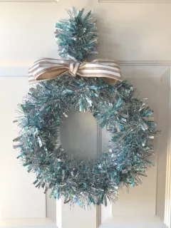 Winter Wreath Craft for Tweens and Teens - ThatKidsCraftSite.com