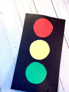 Preschool Traffic Light Craft for Kids - ThatKidsCraftSite.com