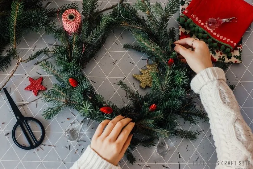 Easy Kid Made Wreath Ornaments with Paper Straws - Projects with Kids